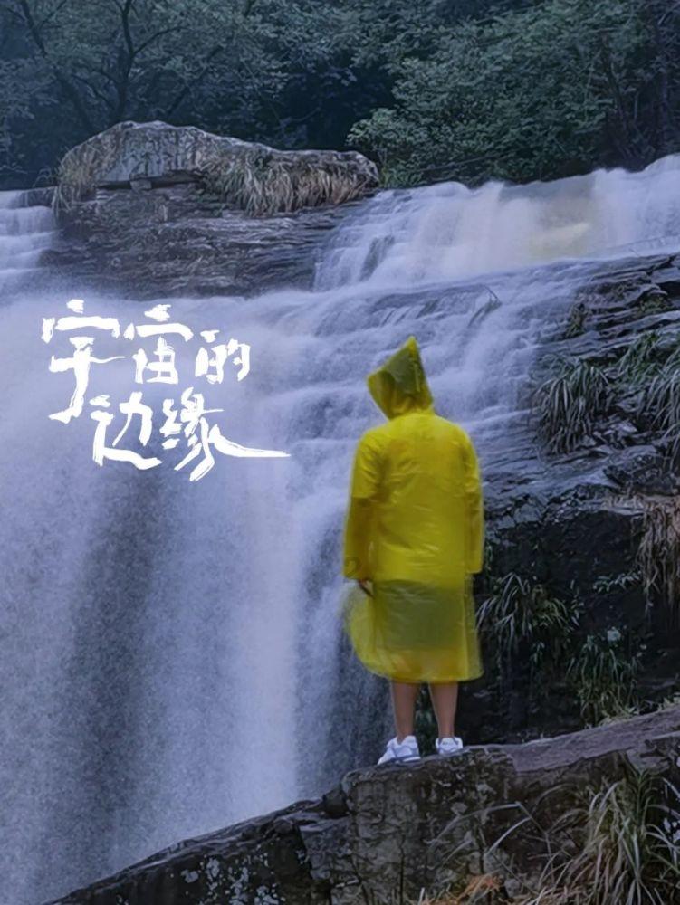 稻草龙在众人合作之下,摆出翻江倒海之势,以谢天龙赐水!