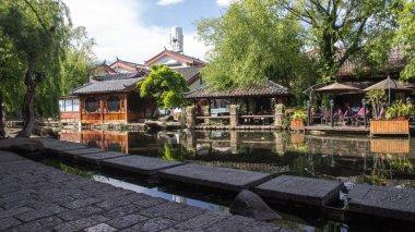 只需在馅里多加一个东西,就能鲜香爆汁,一口气吃五笼