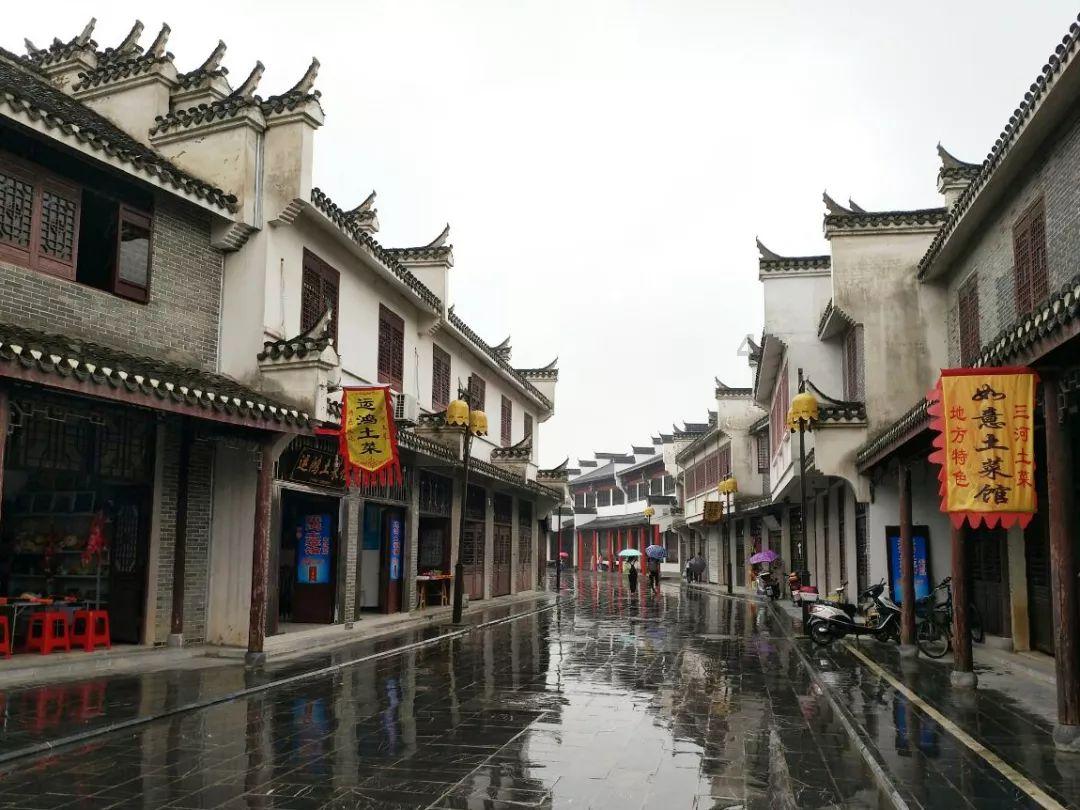 在一个正方形广场的三条边上安装路灯四个顶点都要装一盏每条边安装十五盏一共游戏画面
